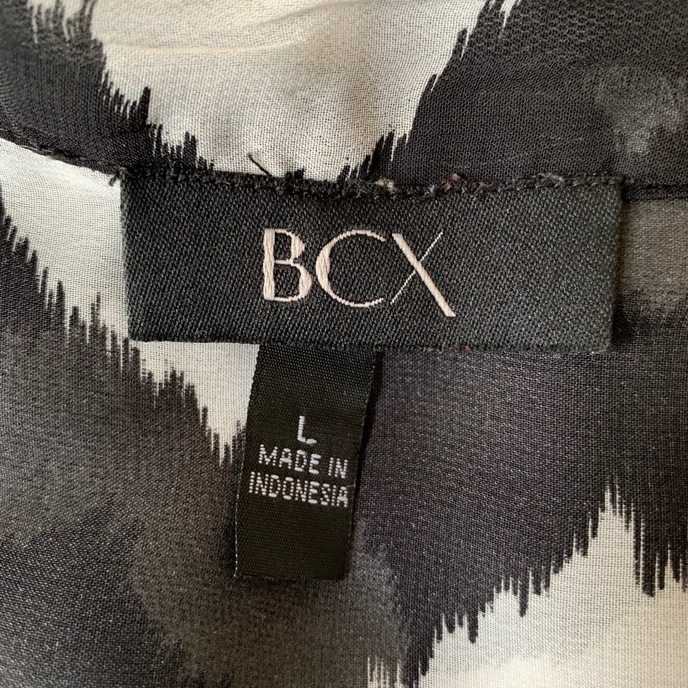 Black & white chevron sheer blouse - Picture 4 of 4